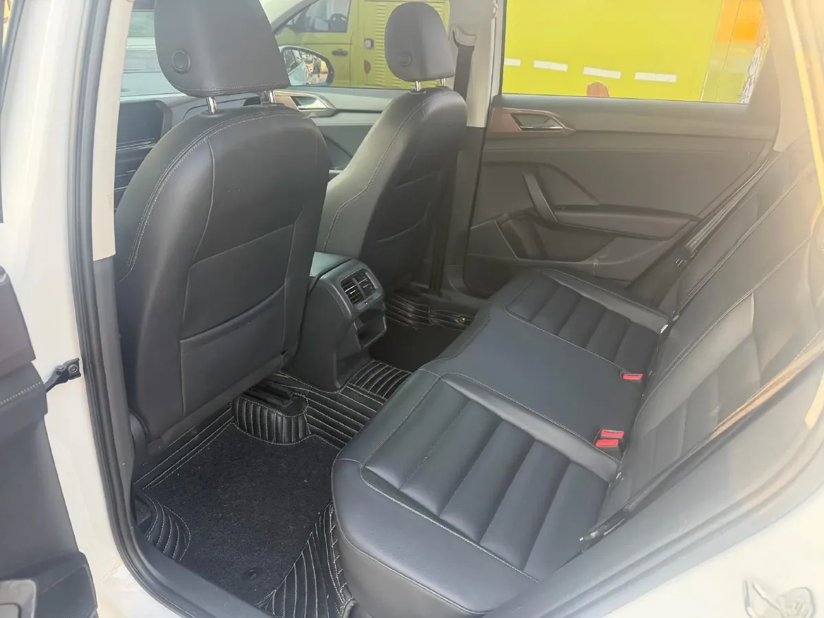 2019 MINI MINI 1.5T 102HP L3 7DCT,autocango,china used car exporter,china ev exporter,chinese used car exporter,chinese used ev exporter