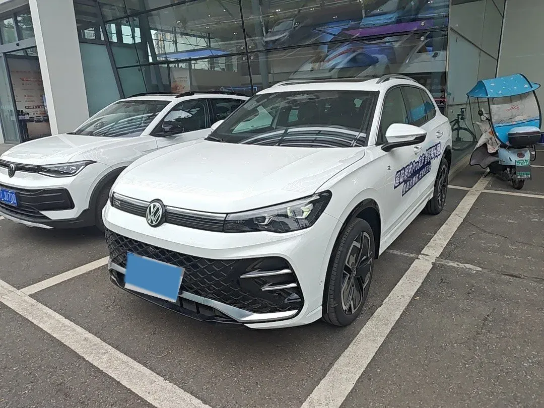 2025 Volkswagen Tiguan L 2.0T 220HP L4 7DCT,autocango,china used car exporter,china ev exporter,chinese used car exporter,chinese used ev exporter