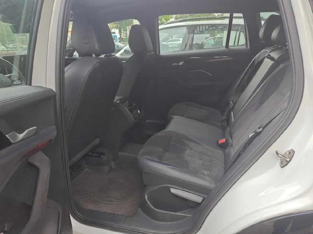 2025 Volkswagen Tiguan L 2.0T 220HP L4 7DCT,autocango,china used car exporter,china ev exporter,chinese used car exporter,chinese used ev exporter