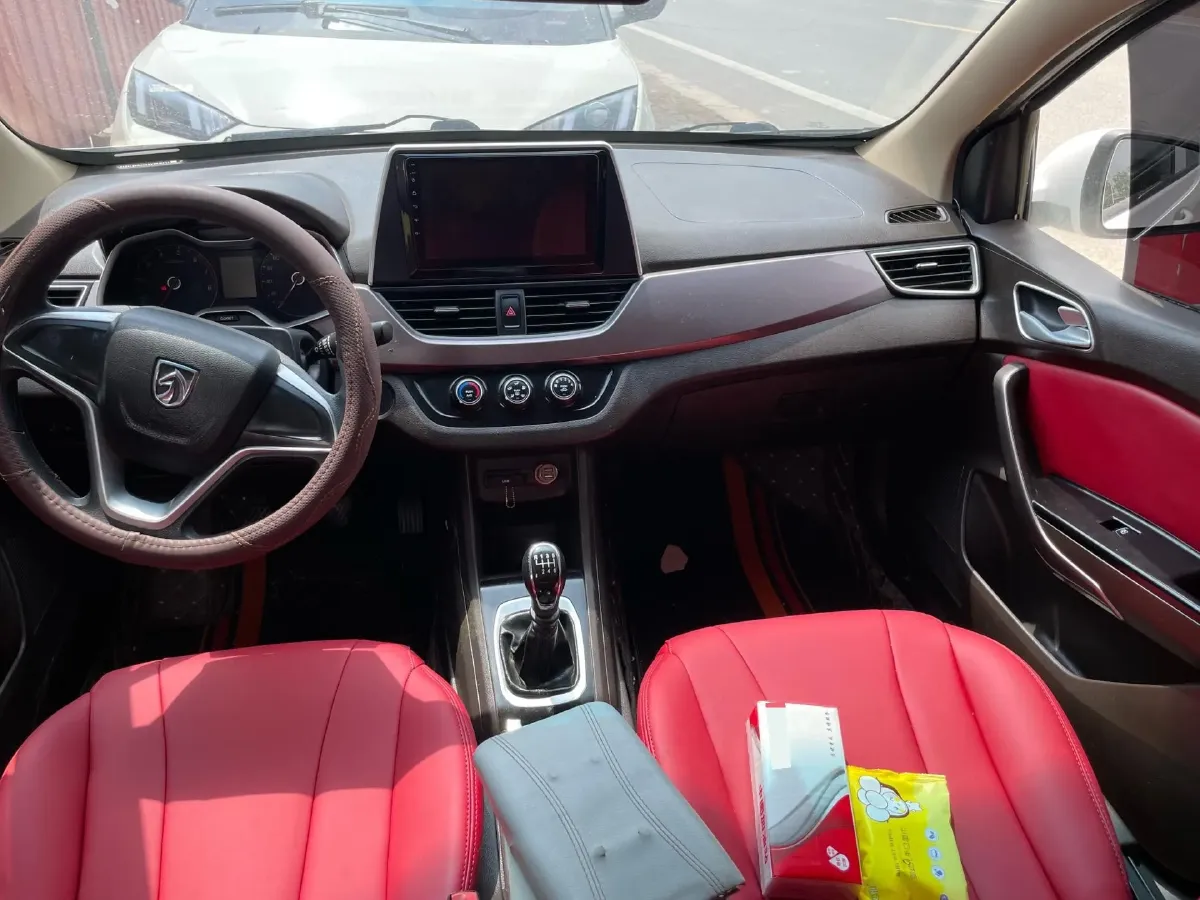 2017 BaoJun 310W 1.5L 112HP L4 6MT,autocango,china used car exporter,china ev exporter,chinese used car exporter,chinese used ev exporter