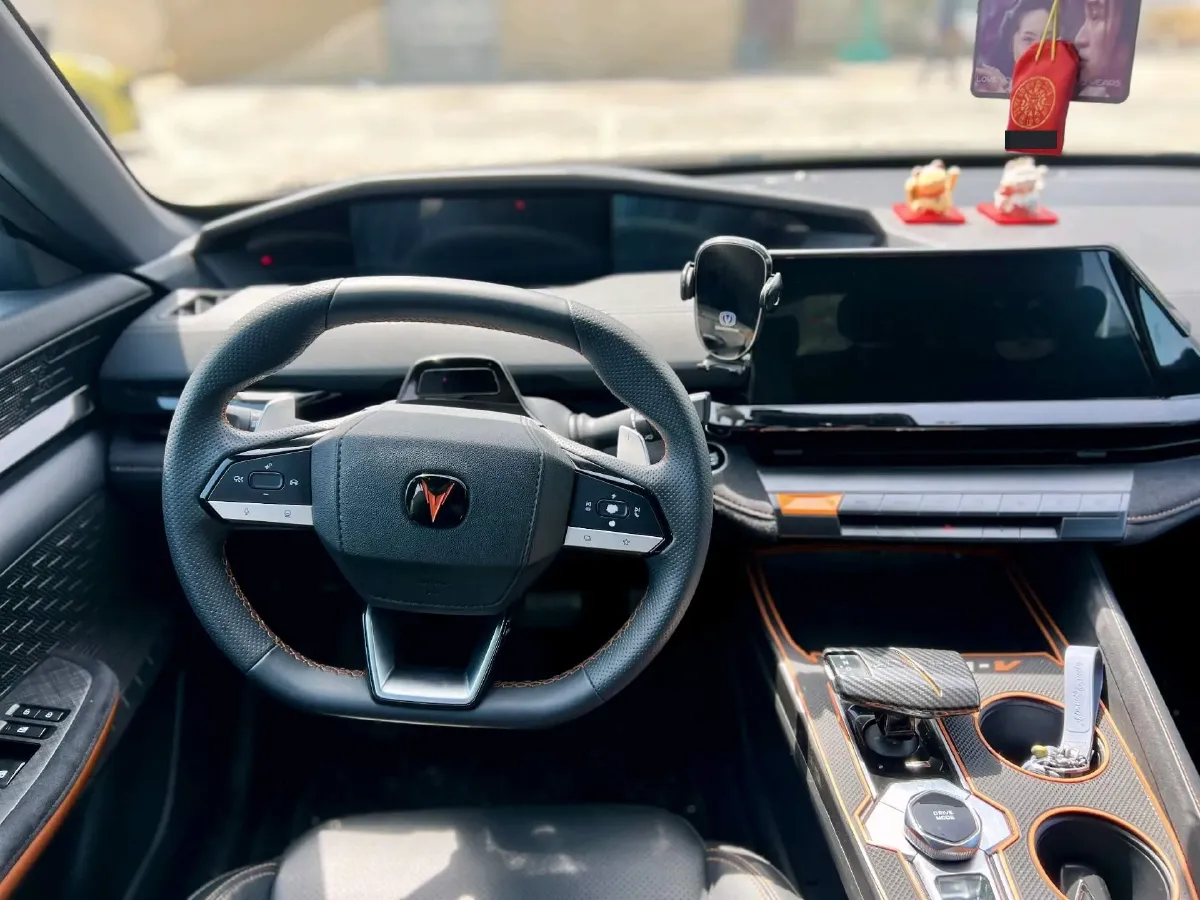 2022 ChangAn UNI-V 1.5T 188HP L4 7DCT,autocango,china used car exporter,china ev exporter,chinese used car exporter,chinese used ev exporter