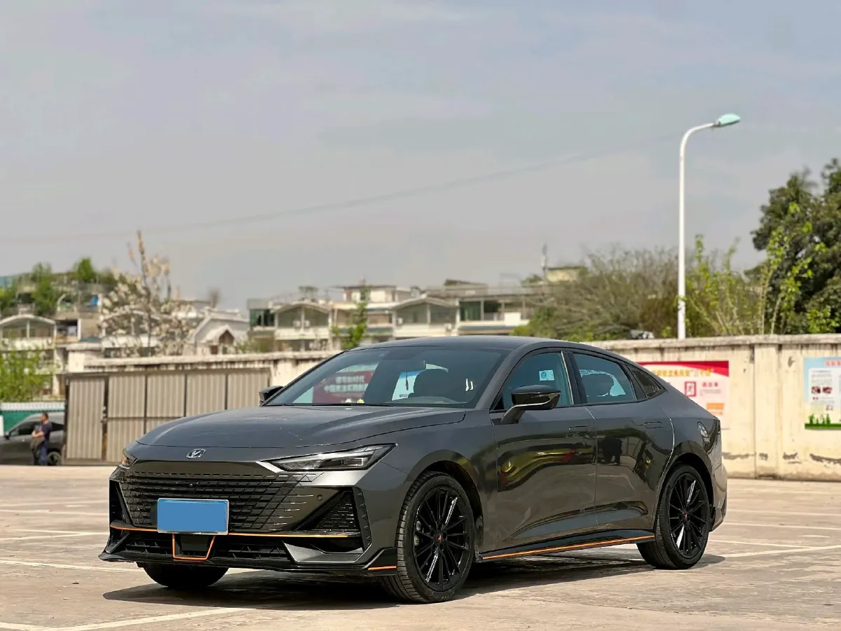 2022 ChangAn UNI-V 1.5T 188HP L4 7DCT,autocango,china used car exporter,china ev exporter,chinese used car exporter,chinese used ev exporter