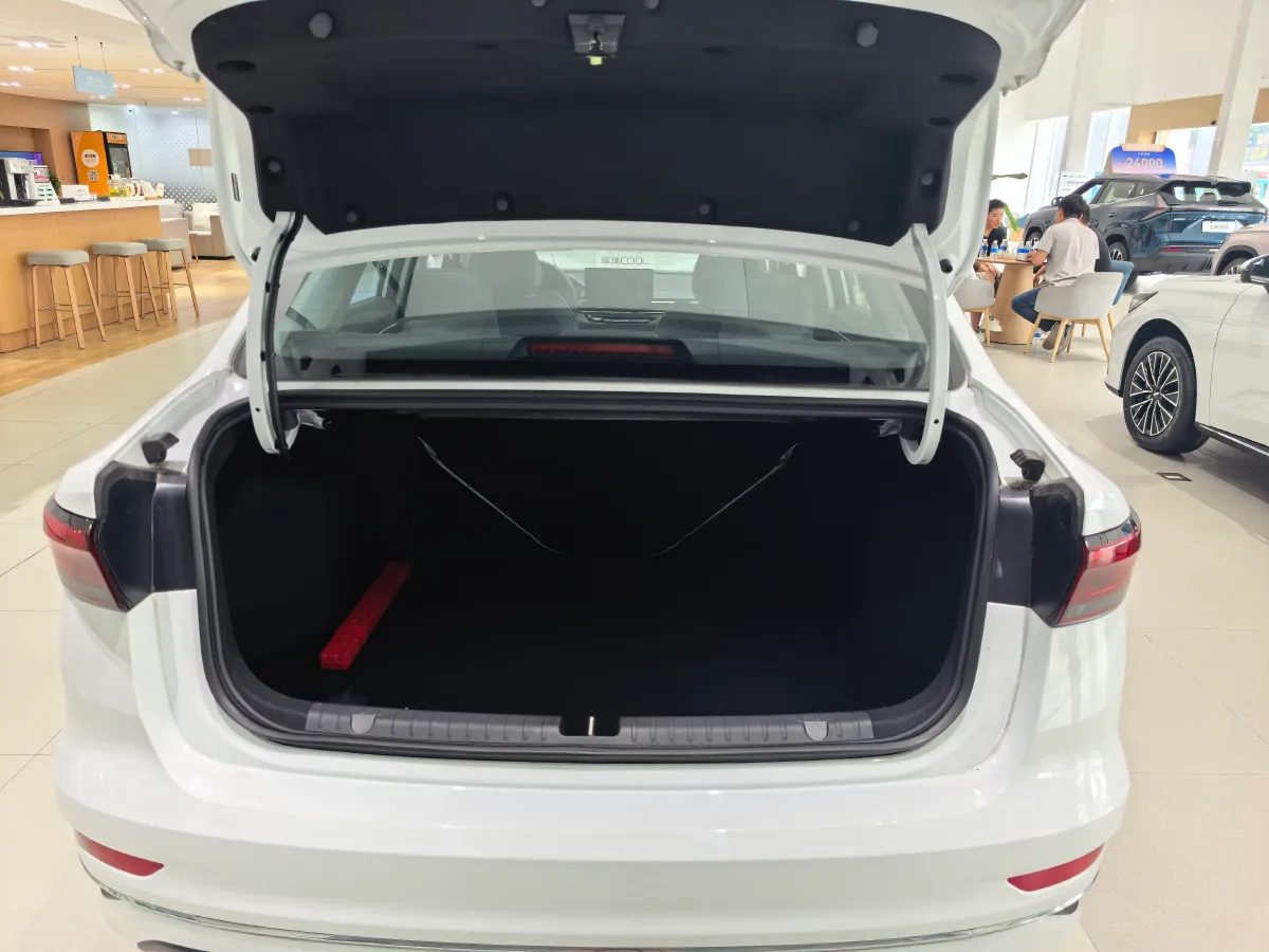 2025 Geely Emgrand 1.5L 127HP L4 CVT,autocango,china used car exporter,china ev exporter,chinese used car exporter,chinese used ev exporter