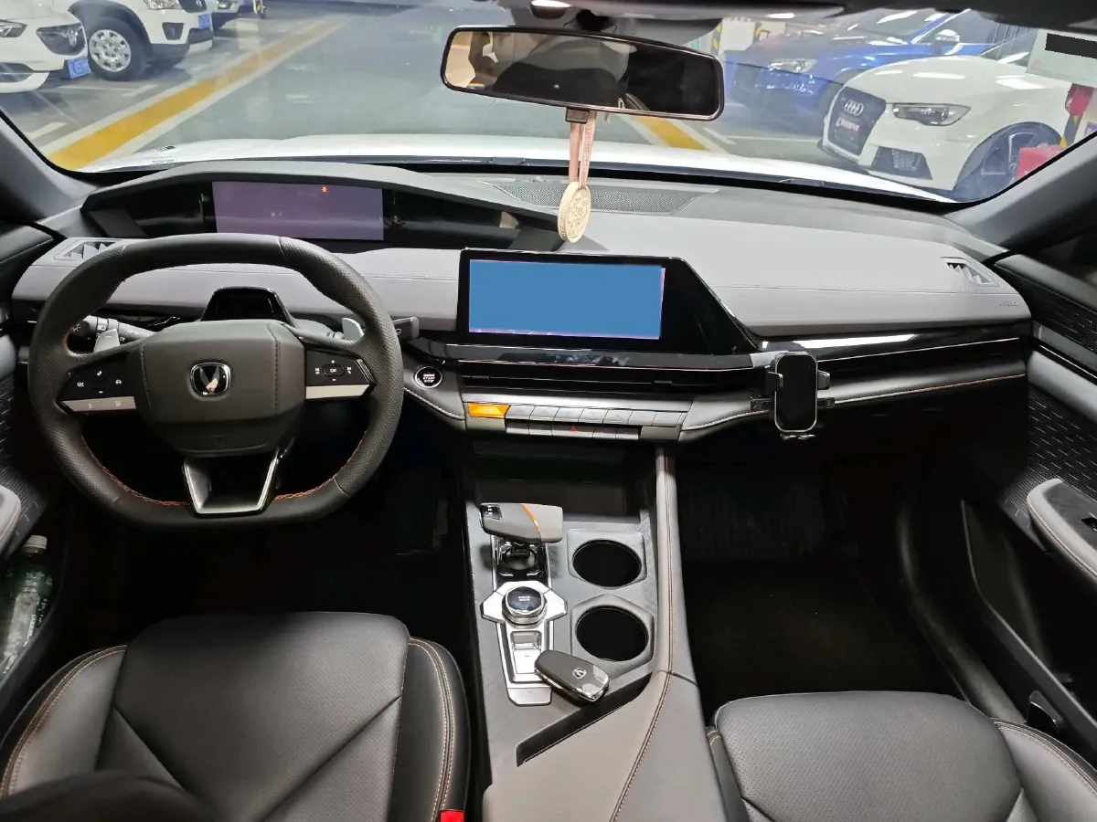 2024 ChangAn UNI-V 1.5T 188HP L4 7DCT,autocango,china used car exporter,china ev exporter,chinese used car exporter,chinese used ev exporter