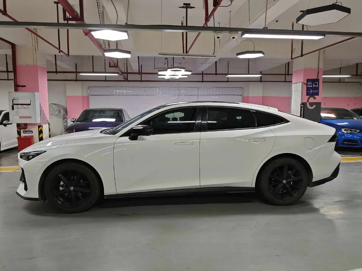 2024 ChangAn UNI-V 1.5T 188HP L4 7DCT,autocango,china used car exporter,china ev exporter,chinese used car exporter,chinese used ev exporter