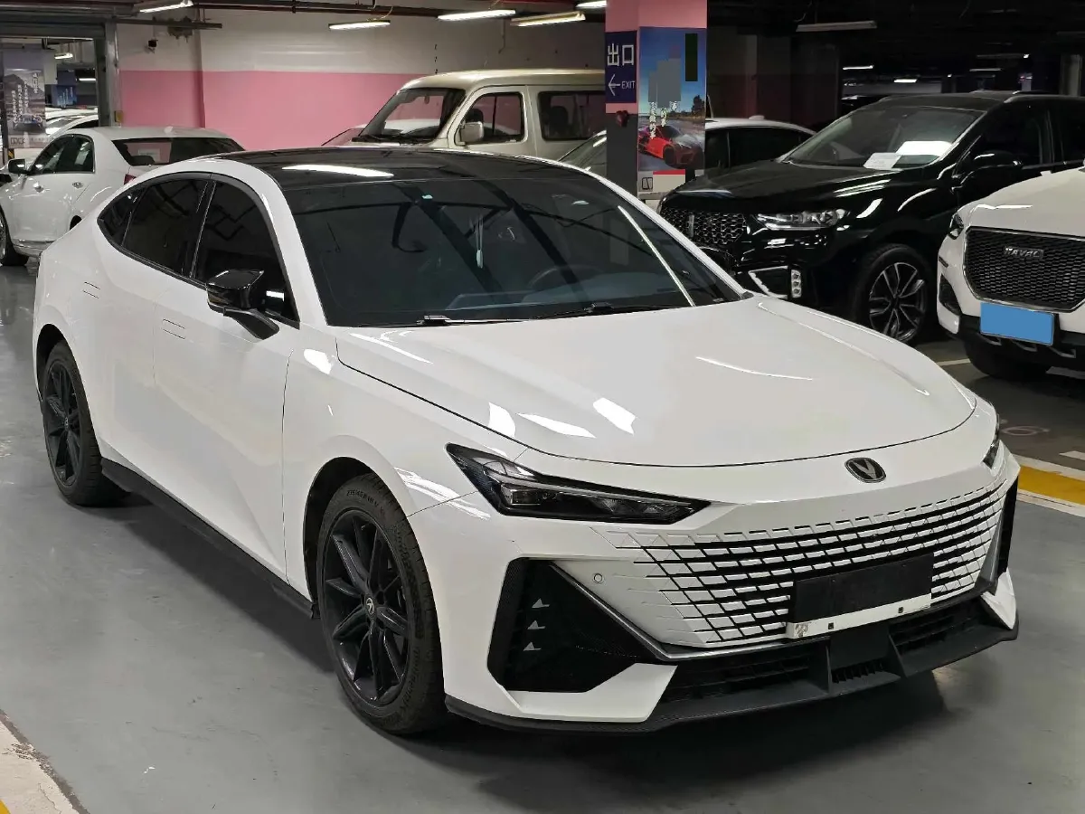 2024 ChangAn UNI-V 1.5T 188HP L4 7DCT,autocango,china used car exporter,china ev exporter,chinese used car exporter,chinese used ev exporter