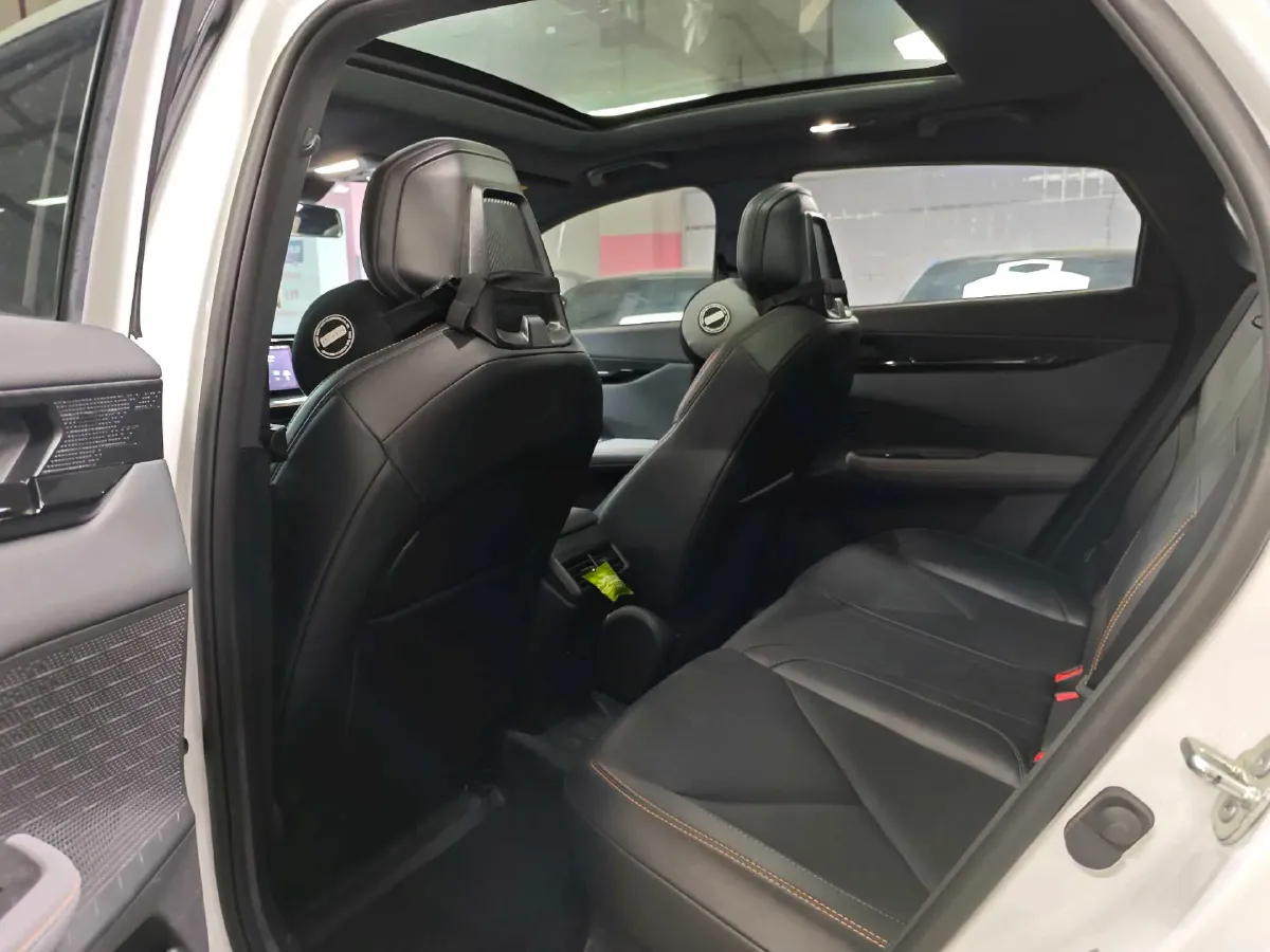 2024 ChangAn UNI-V 1.5T 188HP L4 7DCT,autocango,china used car exporter,china ev exporter,chinese used car exporter,chinese used ev exporter