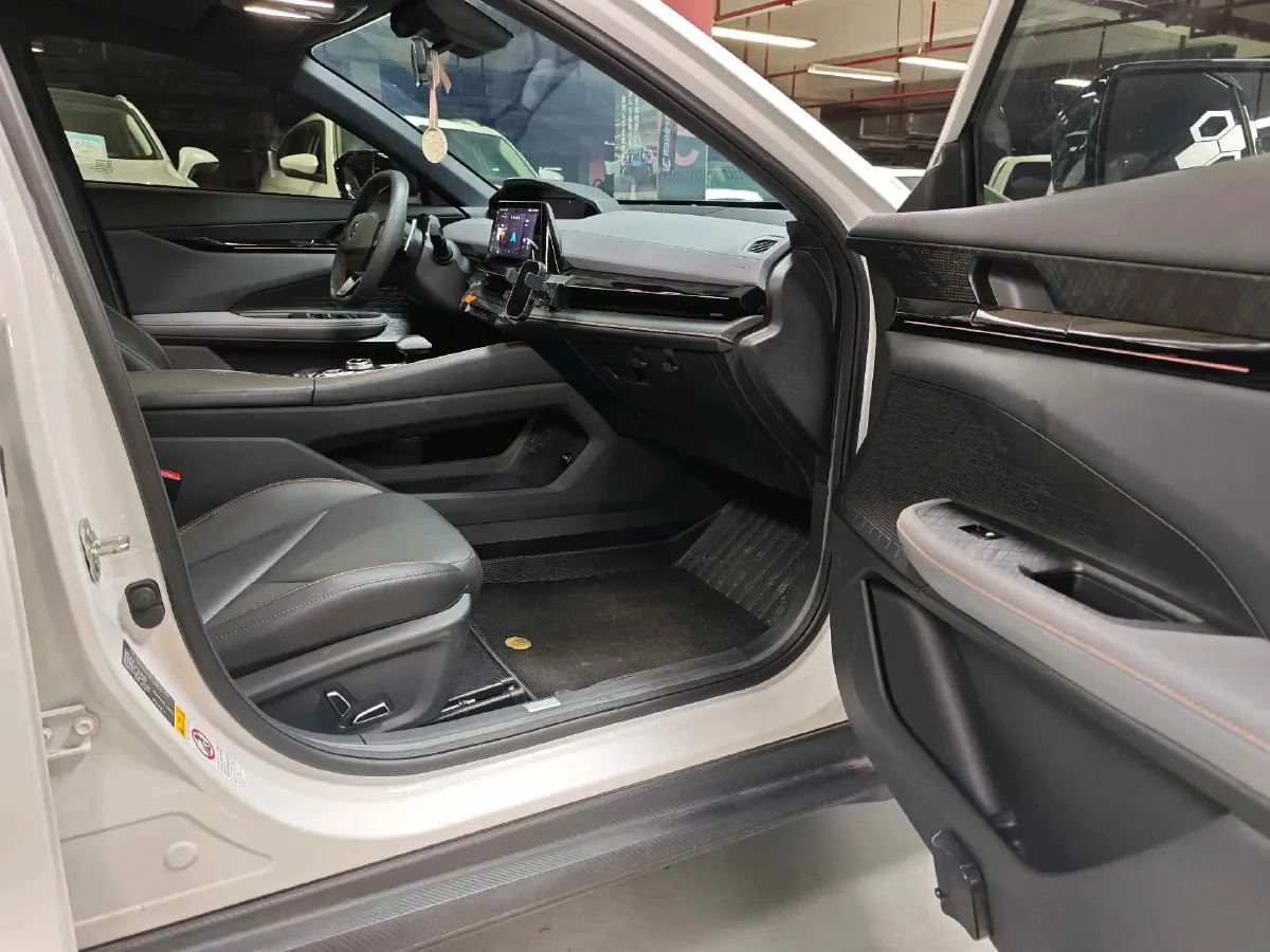 2024 ChangAn UNI-V 1.5T 188HP L4 7DCT,autocango,china used car exporter,china ev exporter,chinese used car exporter,chinese used ev exporter