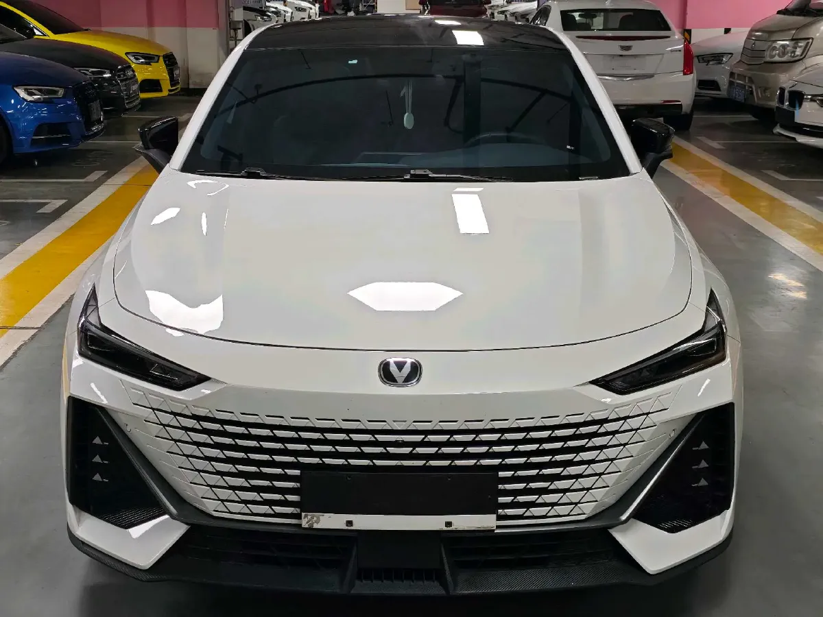 2024 ChangAn UNI-V 1.5T 188HP L4 7DCT,autocango,china used car exporter,china ev exporter,chinese used car exporter,chinese used ev exporter