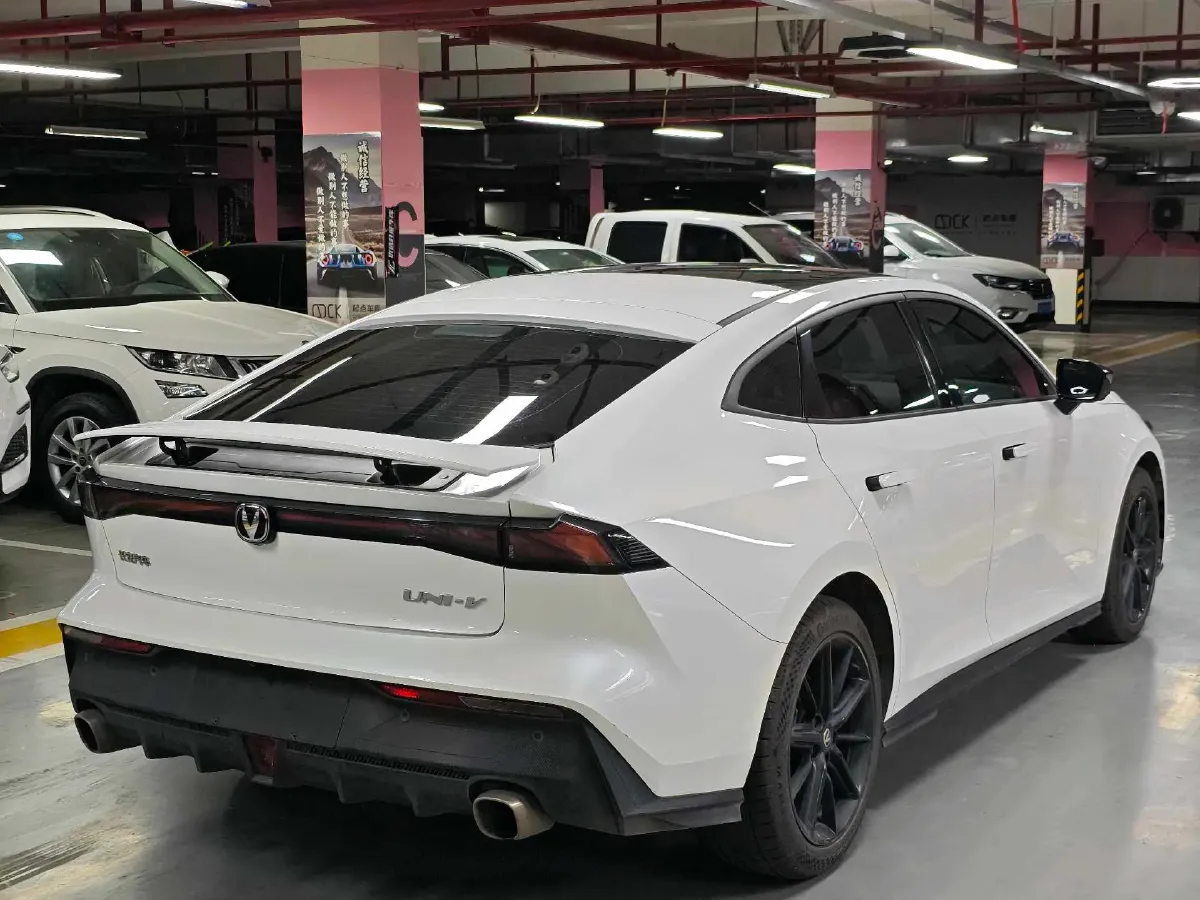 2024 ChangAn UNI-V 1.5T 188HP L4 7DCT,autocango,china used car exporter,china ev exporter,chinese used car exporter,chinese used ev exporter