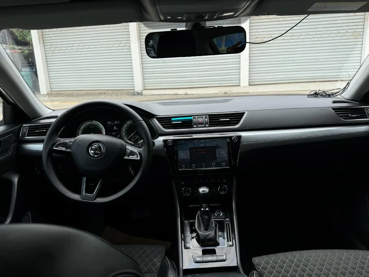 2018 Skoda Superb 1.8T 180HP L4 7DCT,autocango,china used car exporter,china ev exporter,chinese used car exporter,chinese used ev exporter