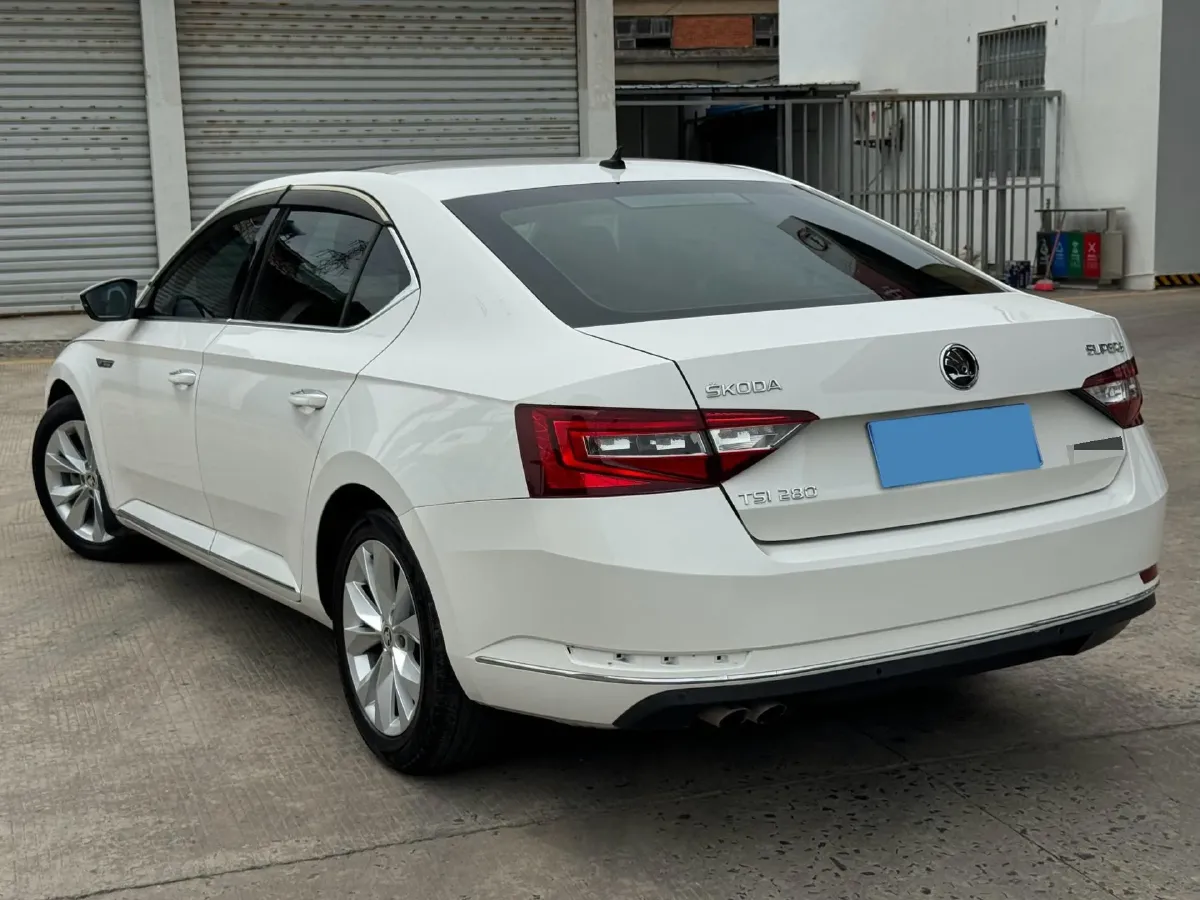 2018 Skoda Superb 1.8T 180HP L4 7DCT,autocango,china used car exporter,china ev exporter,chinese used car exporter,chinese used ev exporter