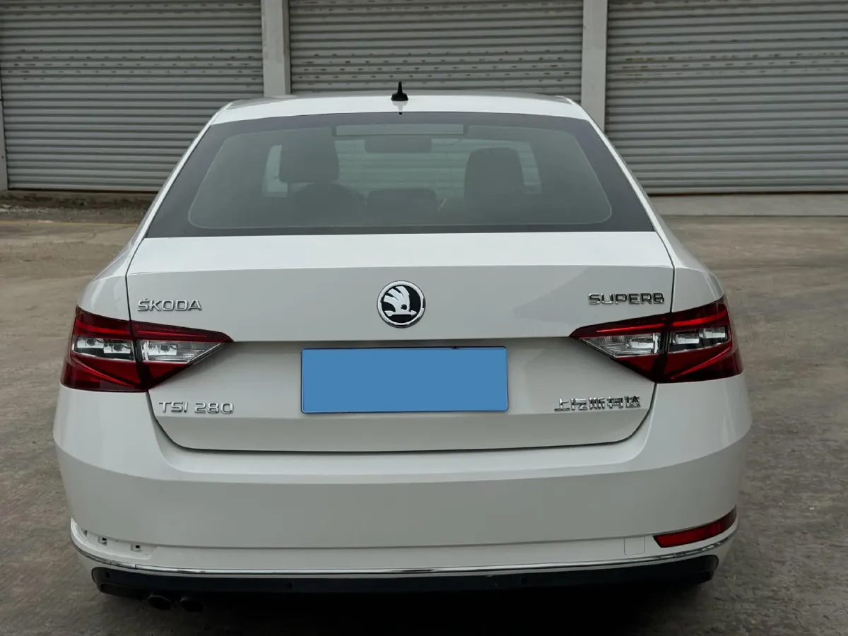2018 Skoda Superb 1.8T 180HP L4 7DCT,autocango,china used car exporter,china ev exporter,chinese used car exporter,chinese used ev exporter