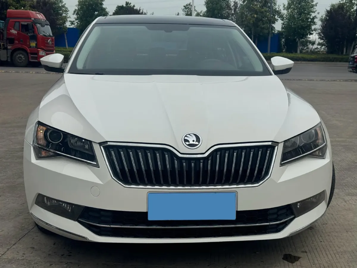 2018 Skoda Superb 1.8T 180HP L4 7DCT,autocango,china used car exporter,china ev exporter,chinese used car exporter,chinese used ev exporter