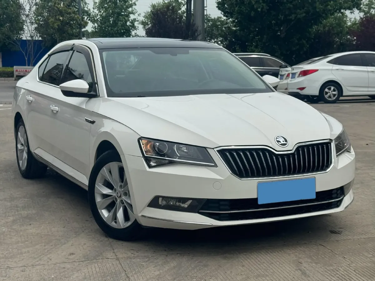 2018 Skoda Superb 1.8T 180HP L4 7DCT,autocango,china used car exporter,china ev exporter,chinese used car exporter,chinese used ev exporter