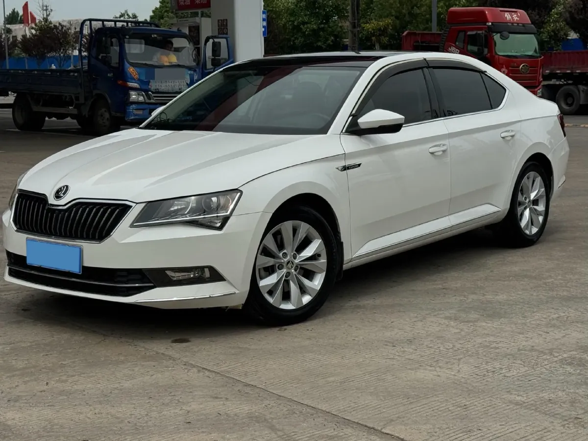 2018 Skoda Superb 1.8T 180HP L4 7DCT,autocango,china used car exporter,china ev exporter,chinese used car exporter,chinese used ev exporter