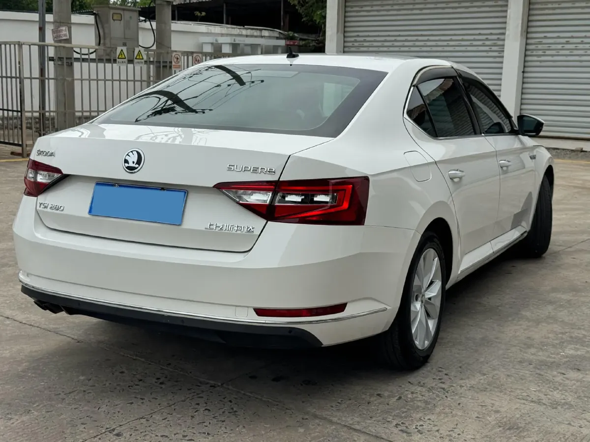 2018 Skoda Superb 1.8T 180HP L4 7DCT,autocango,china used car exporter,china ev exporter,chinese used car exporter,chinese used ev exporter