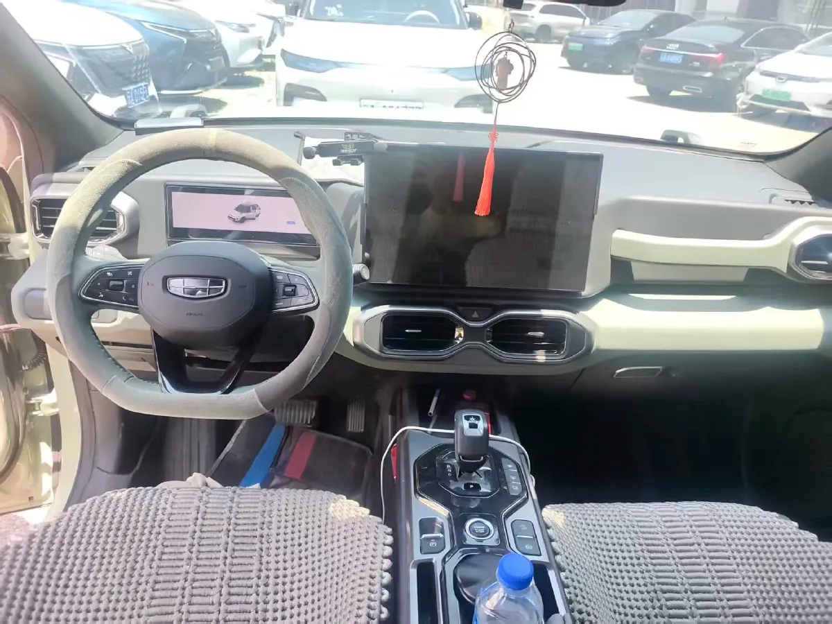 2025 Geely Cowboy 1.5T 181HP L4 7DCT,autocango,china used car exporter,china ev exporter,chinese used car exporter,chinese used ev exporter