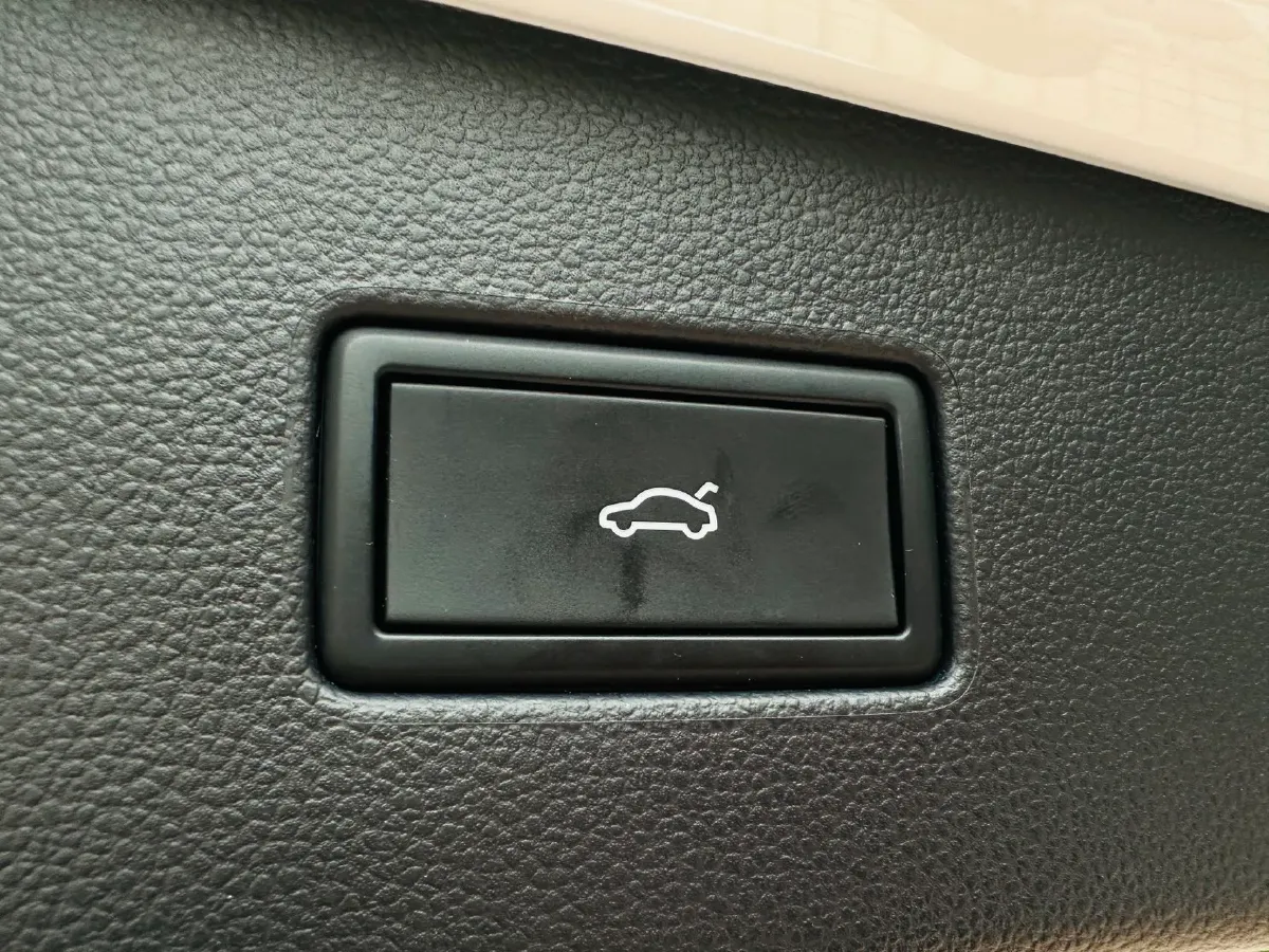 2023 Volkswagen Tiguan L 2.0T 186HP L4 7DCT,autocango,china used car exporter,china ev exporter,chinese used car exporter,chinese used ev exporter