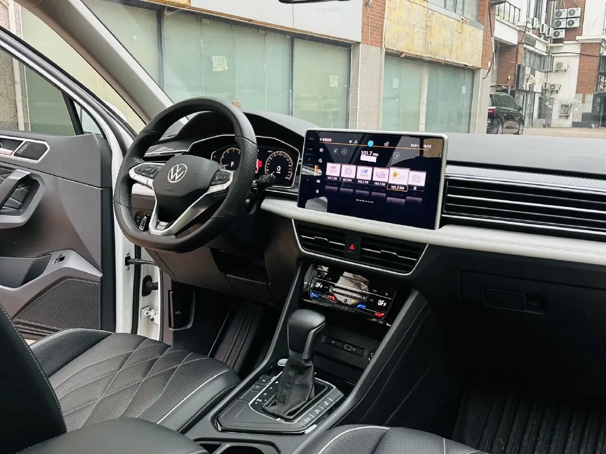 2023 Volkswagen Tiguan L 2.0T 186HP L4 7DCT,autocango,china used car exporter,china ev exporter,chinese used car exporter,chinese used ev exporter