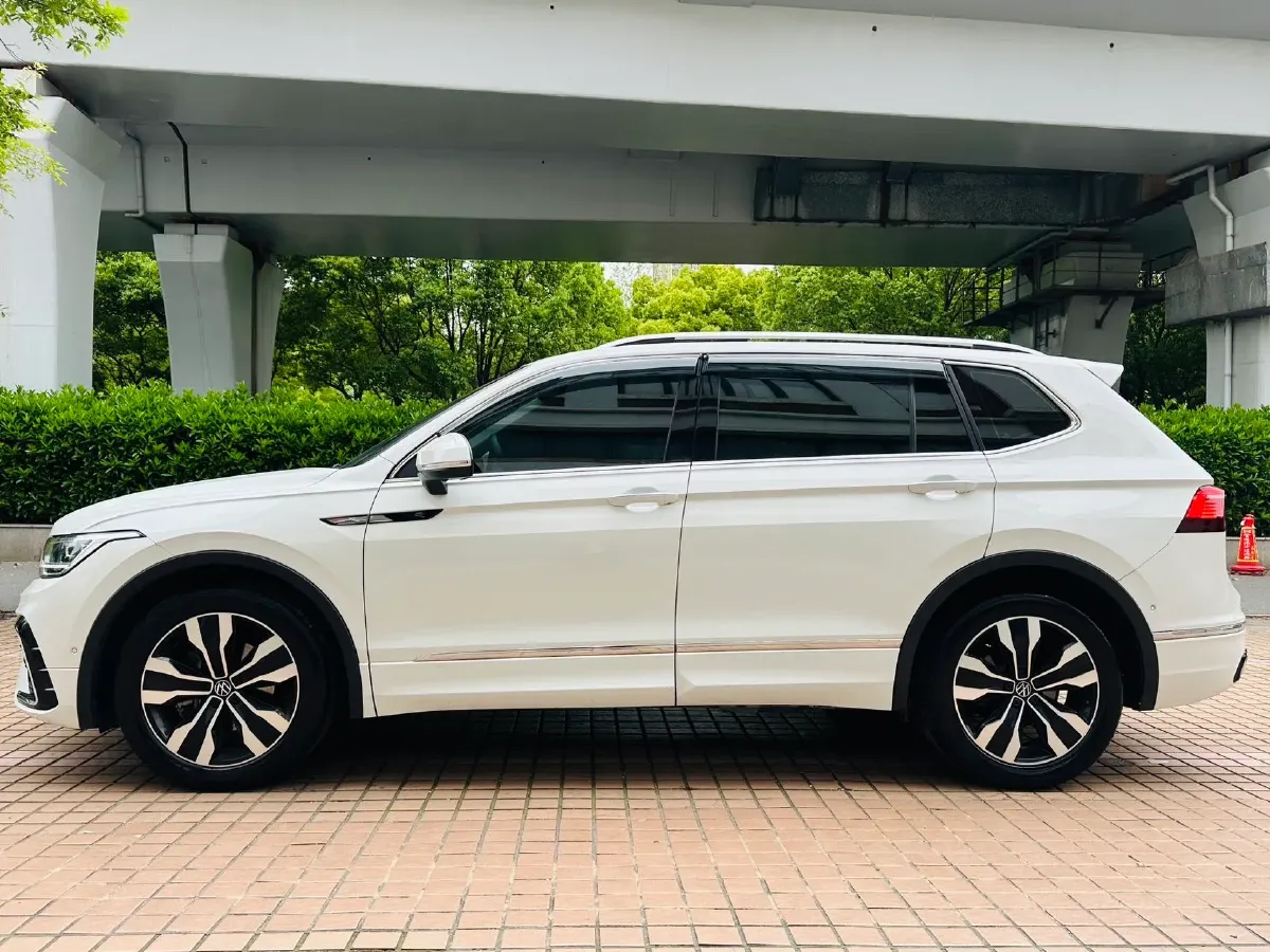 2023 Volkswagen Tiguan L 2.0T 186HP L4 7DCT,autocango,china used car exporter,china ev exporter,chinese used car exporter,chinese used ev exporter