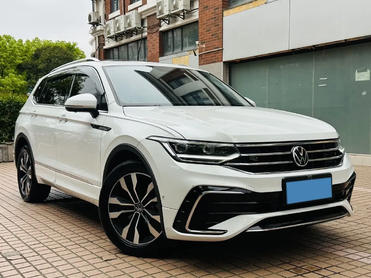 2023 Volkswagen Tiguan L 2.0T 186HP L4 7DCT,autocango,china used car exporter,china ev exporter,chinese used car exporter,chinese used ev exporter
