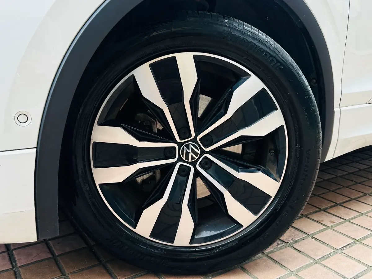 2023 Volkswagen Tiguan L 2.0T 186HP L4 7DCT,autocango,china used car exporter,china ev exporter,chinese used car exporter,chinese used ev exporter