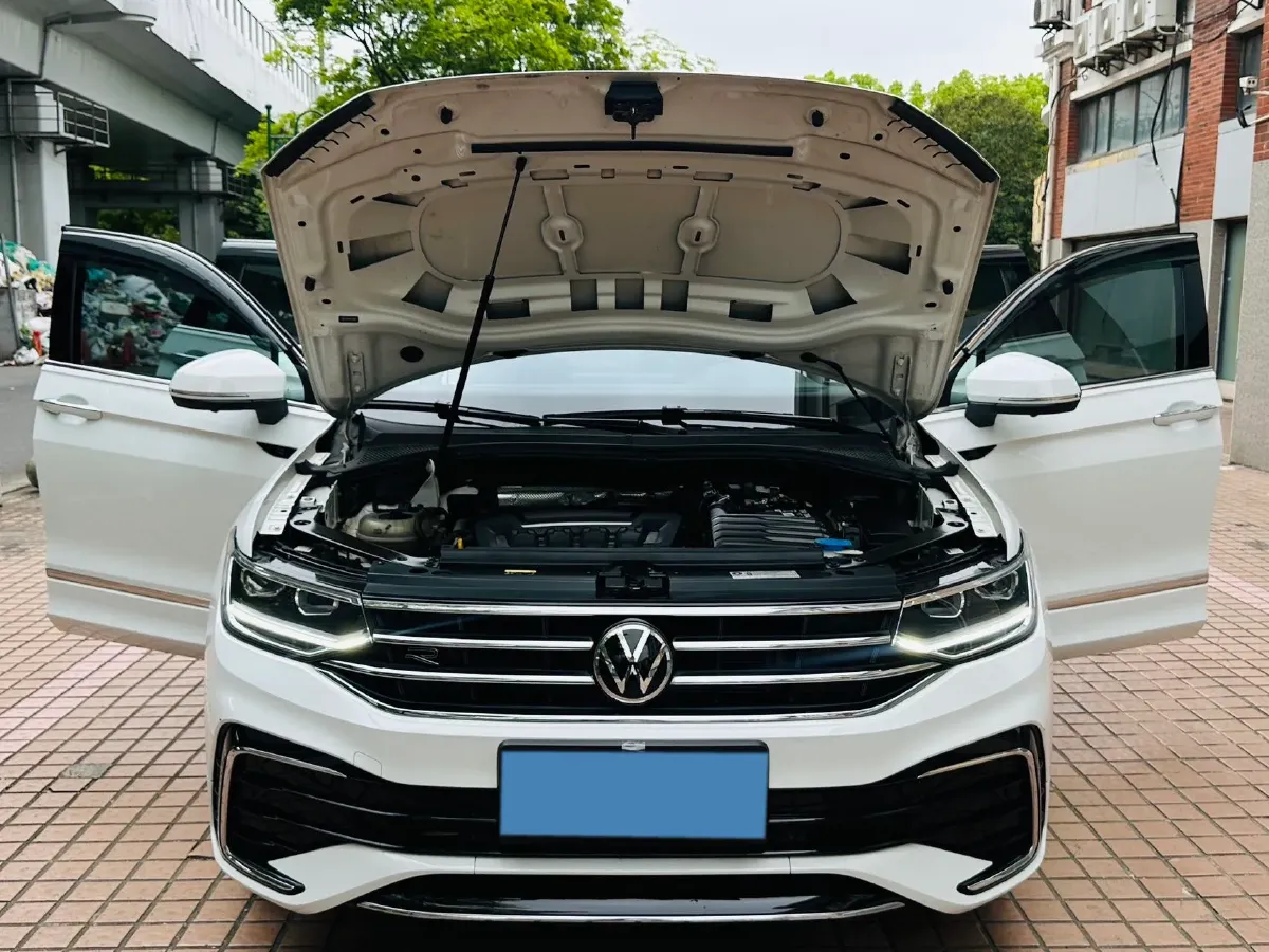 2023 Volkswagen Tiguan L 2.0T 186HP L4 7DCT,autocango,china used car exporter,china ev exporter,chinese used car exporter,chinese used ev exporter