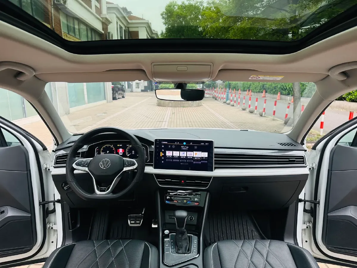 2023 Volkswagen Tiguan L 2.0T 186HP L4 7DCT,autocango,china used car exporter,china ev exporter,chinese used car exporter,chinese used ev exporter