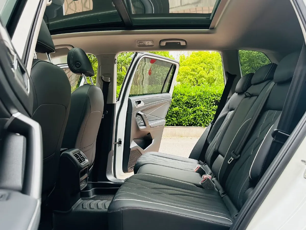 2023 Volkswagen Tiguan L 2.0T 186HP L4 7DCT,autocango,china used car exporter,china ev exporter,chinese used car exporter,chinese used ev exporter
