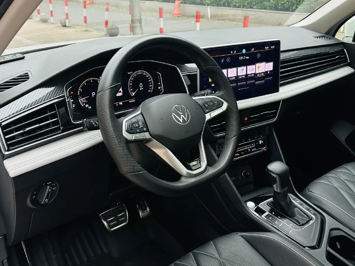 2023 Volkswagen Tiguan L 2.0T 186HP L4 7DCT,autocango,china used car exporter,china ev exporter,chinese used car exporter,chinese used ev exporter