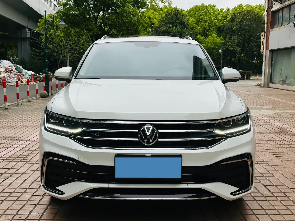 2023 Volkswagen Tiguan L 2.0T 186HP L4 7DCT,autocango,china used car exporter,china ev exporter,chinese used car exporter,chinese used ev exporter
