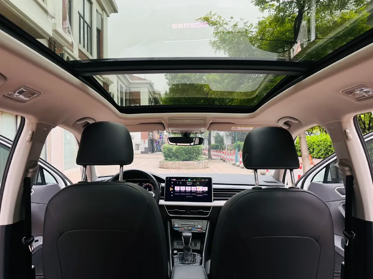 2023 Volkswagen Tiguan L 2.0T 186HP L4 7DCT,autocango,china used car exporter,china ev exporter,chinese used car exporter,chinese used ev exporter