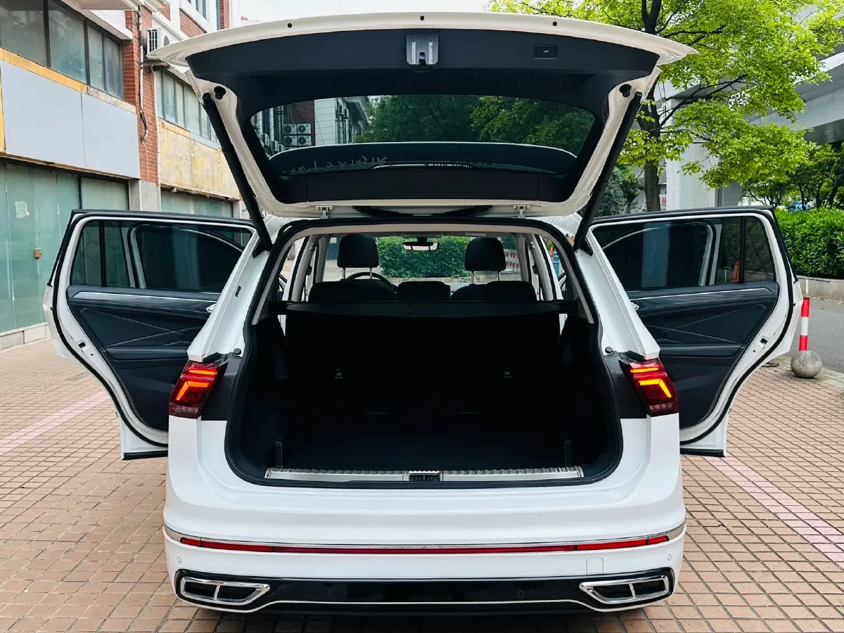 2023 Volkswagen Tiguan L 2.0T 186HP L4 7DCT,autocango,china used car exporter,china ev exporter,chinese used car exporter,chinese used ev exporter
