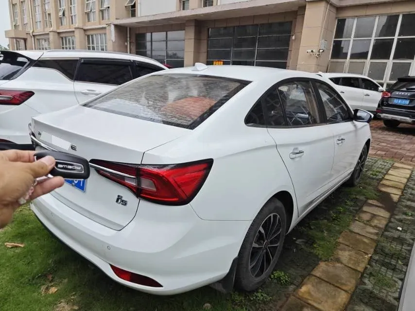 2020 Roewe i5 1.5L 120HP L4 CVT,autocango,china used car exporter,china ev exporter,chinese used car exporter,chinese used ev exporter