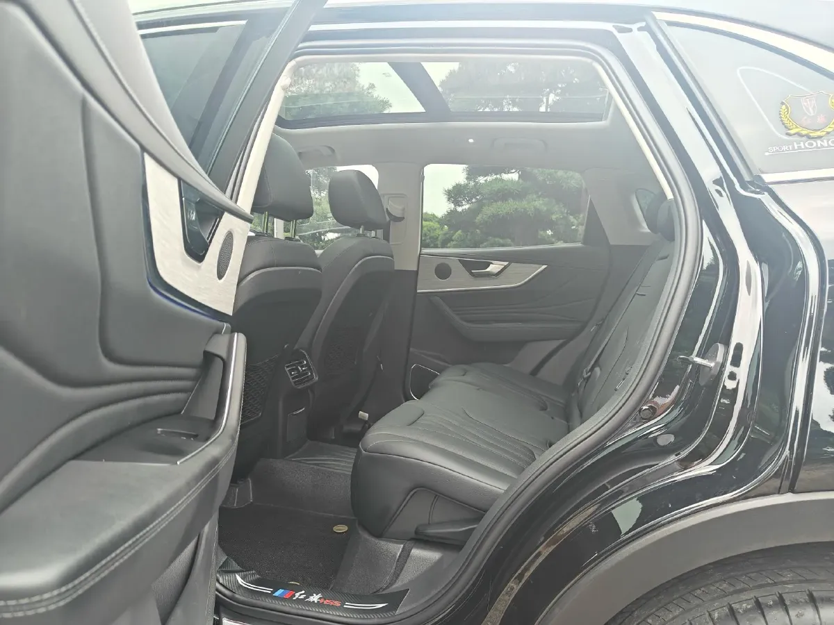 2025 HongQi HS5 2.0T 252HP L4 8AT,autocango,china used car exporter,china ev exporter,chinese used car exporter,chinese used ev exporter
