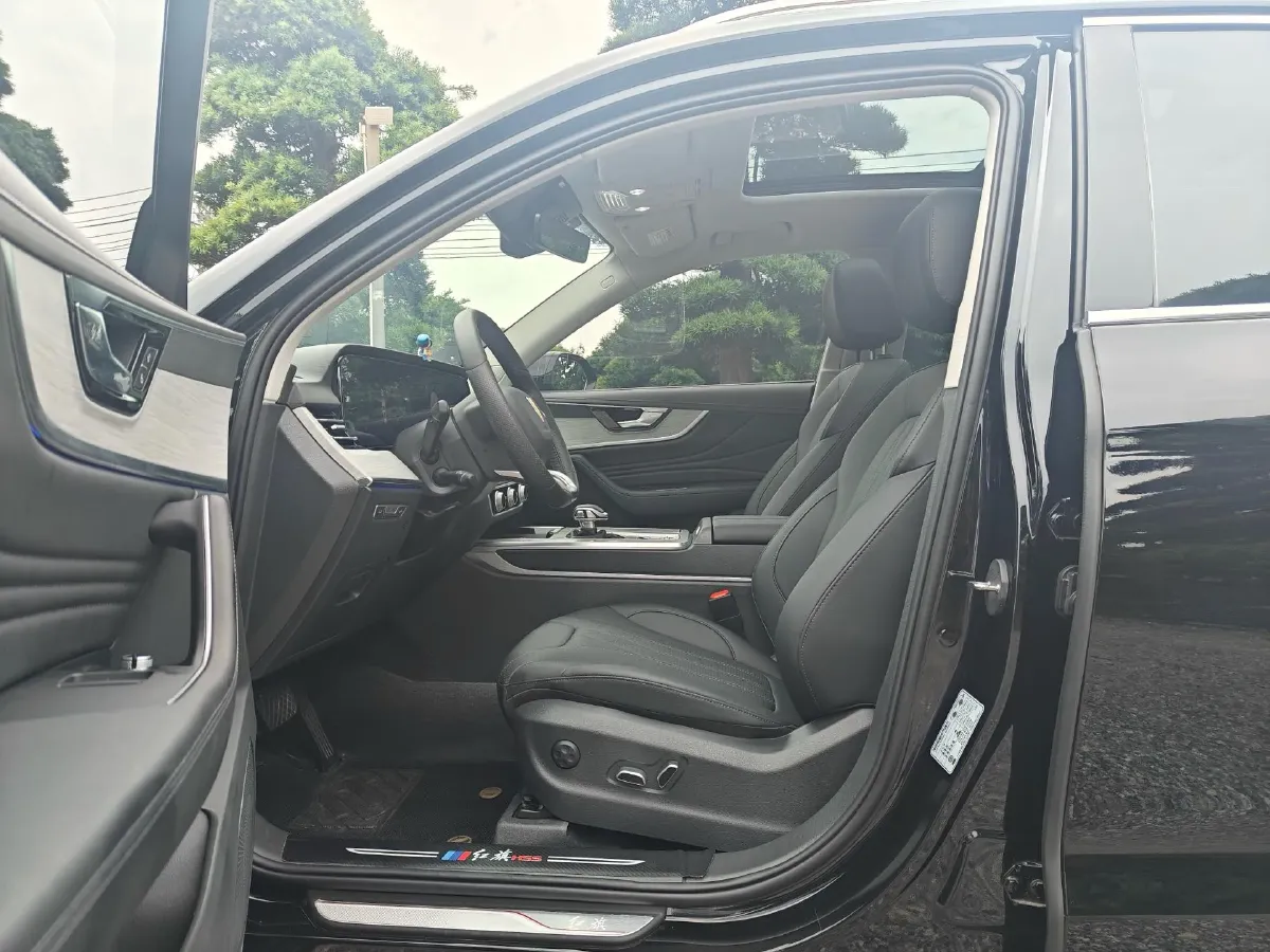 2025 HongQi HS5 2.0T 252HP L4 8AT,autocango,china used car exporter,china ev exporter,chinese used car exporter,chinese used ev exporter