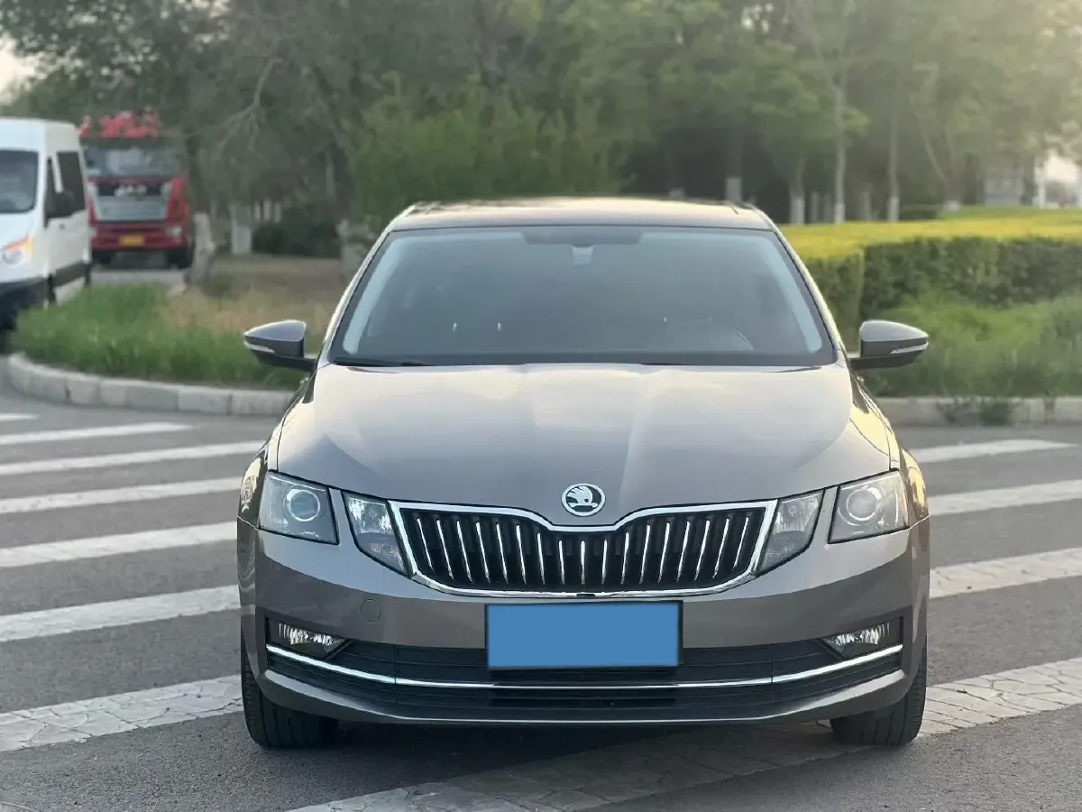 2018 Skoda Octavia 1.2T 116HP L4 7DCT,autocango,china used car exporter,china ev exporter,chinese used car exporter,chinese used ev exporter
