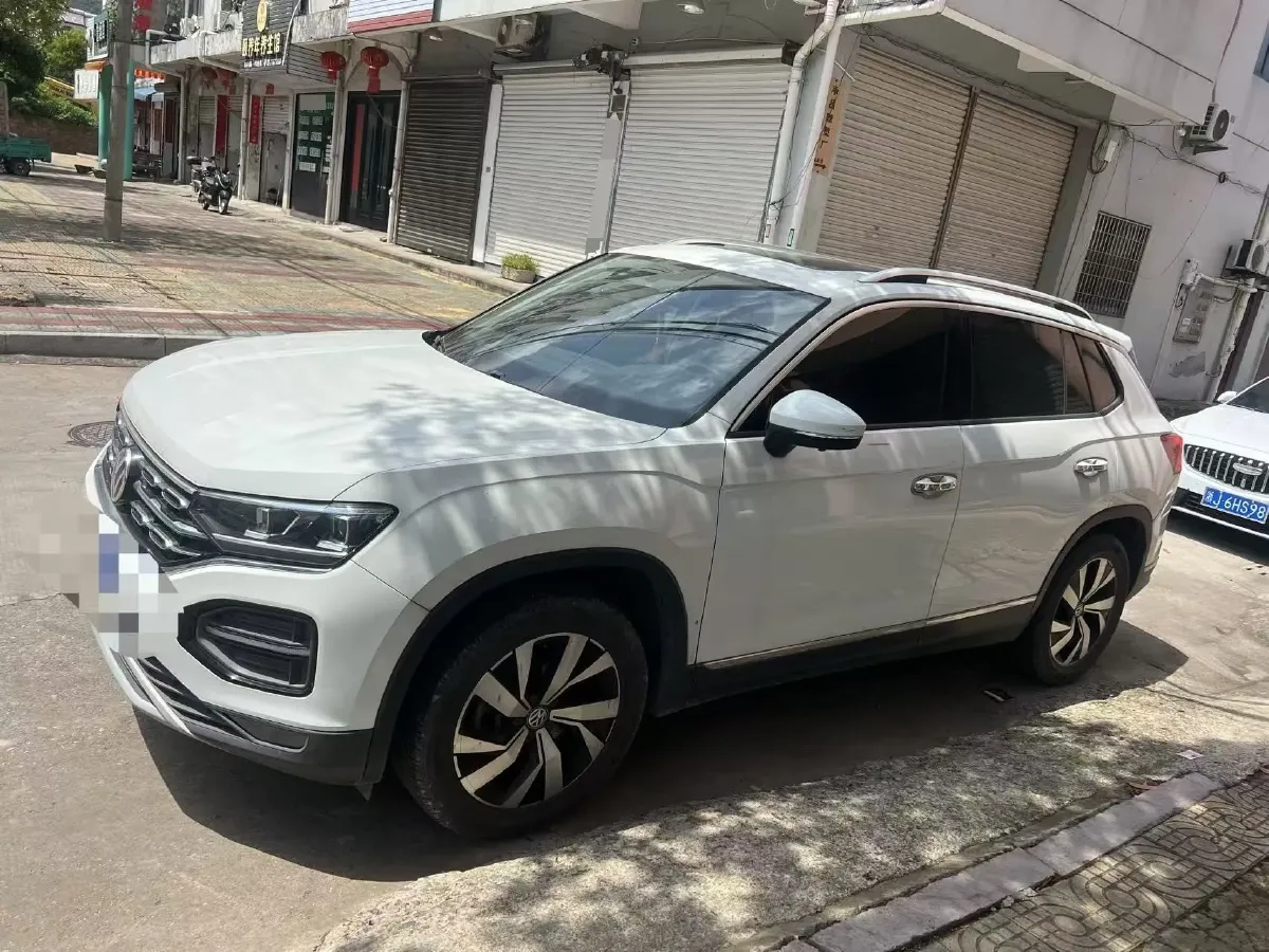 2019 Jeep Cherokee 2.0T 234HP L4 9AT,autocango,china used car exporter,china ev exporter,chinese used car exporter,chinese used ev exporter