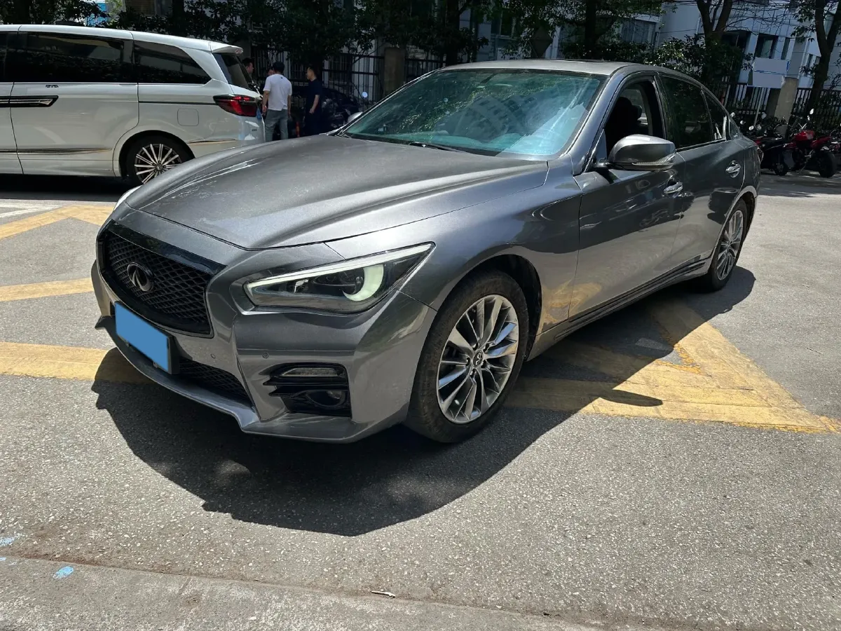 2018 Jeep Grand Commander 2.0T 265HP L4 9AT,autocango,china used car exporter,china ev exporter,chinese used car exporter,chinese used ev exporter