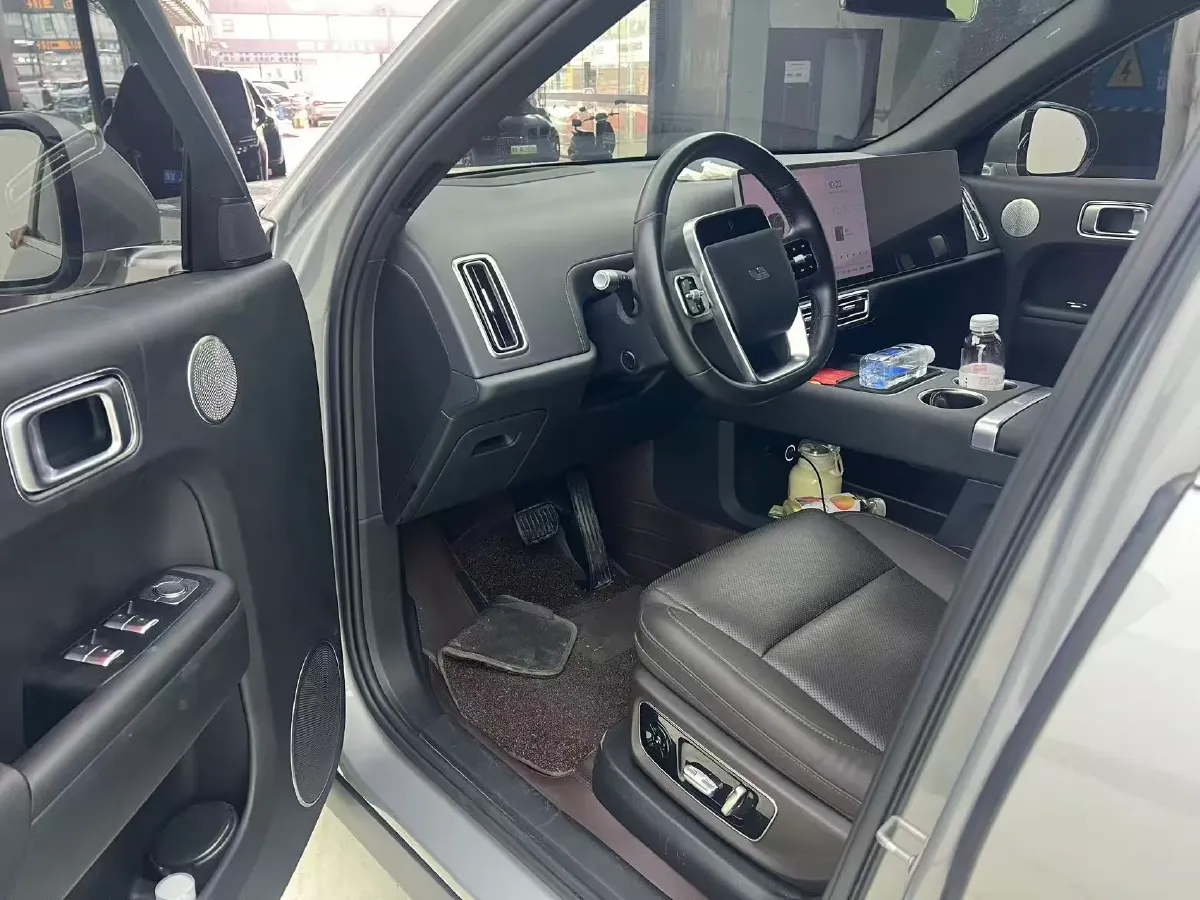2023 Li L8 Range Extended 154HP REEV 40.9KWH,autocango,china used car exporter,china ev exporter,chinese used car exporter,chinese used ev exporter