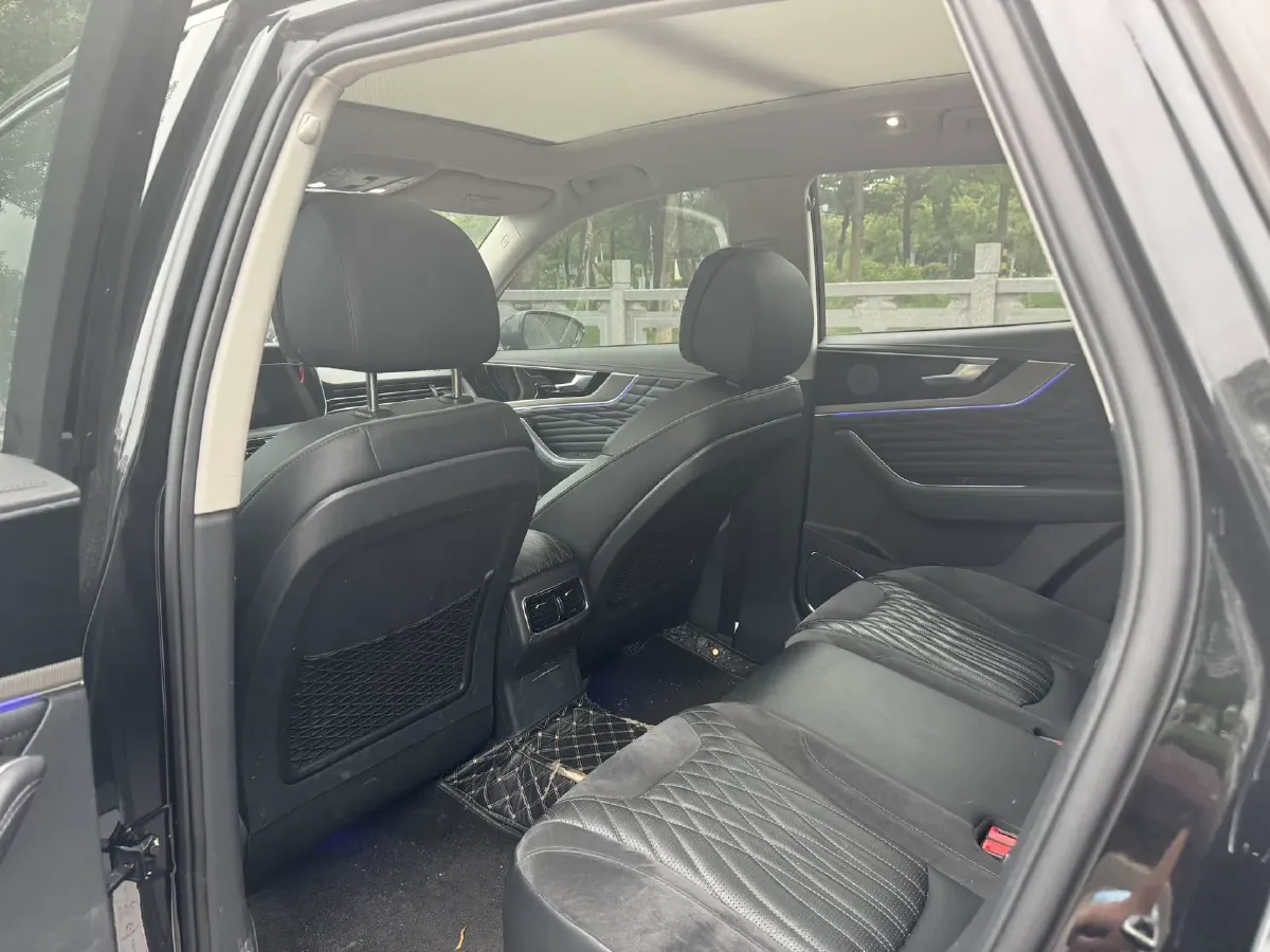 2022 HongQi HS5 2.0T 224HP L4 6AT,autocango,china used car exporter,china ev exporter,chinese used car exporter,chinese used ev exporter