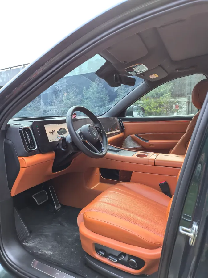 2025 AITO AITO M8 REEV 160HP REEV 53.4KWH,autocango,china used car exporter,china ev exporter,chinese used car exporter,chinese used ev exporter