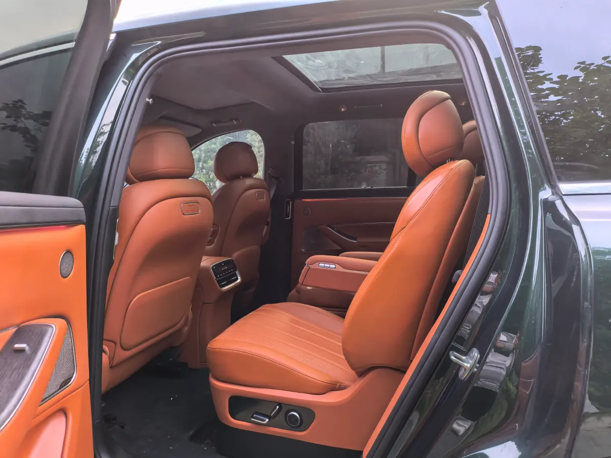2025 AITO AITO M8 REEV 160HP REEV 53.4KWH,autocango,china used car exporter,china ev exporter,chinese used car exporter,chinese used ev exporter