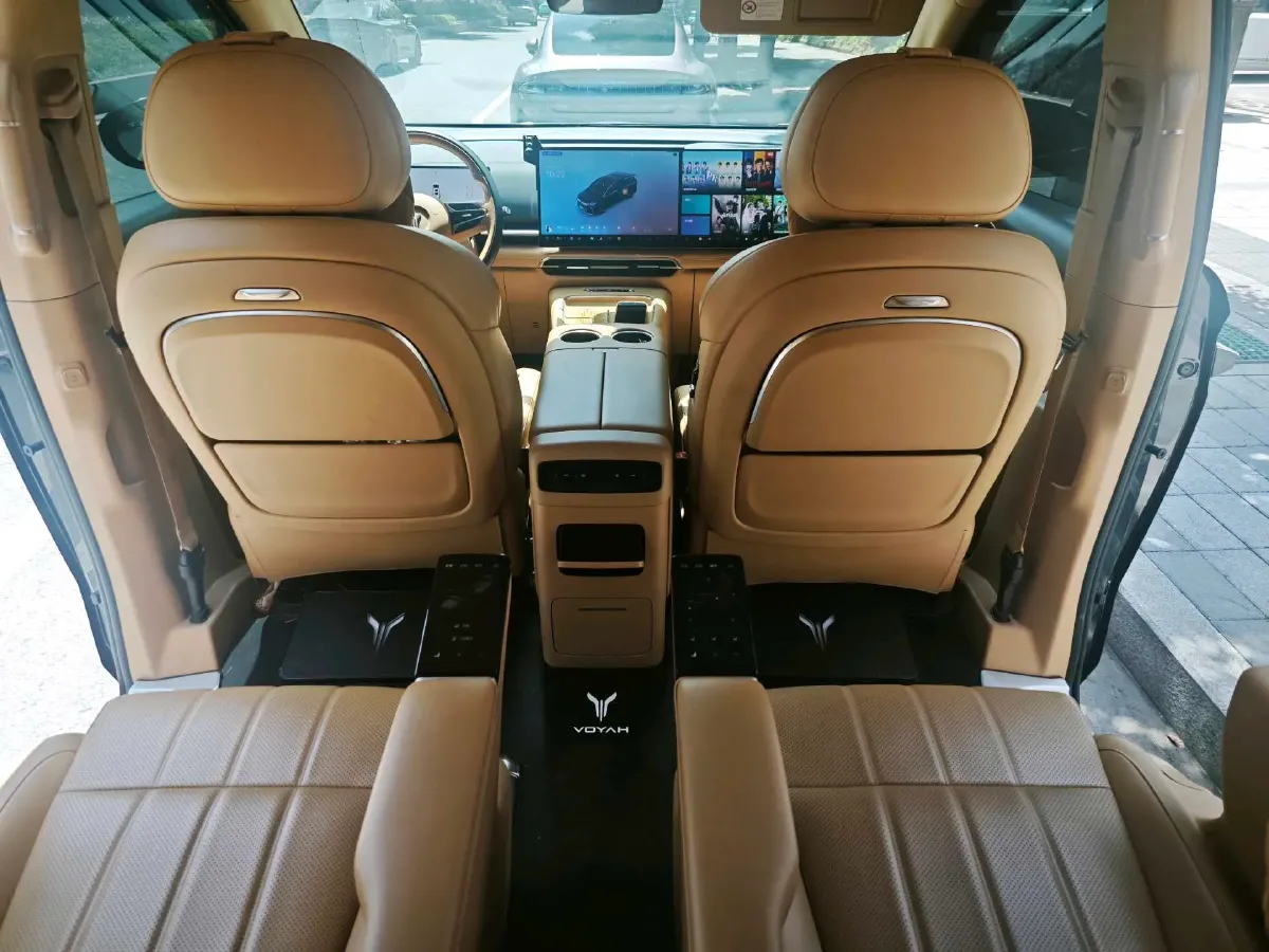2025 Voyah Dream BEV 108.7KWH,autocango,china used car exporter,china ev exporter,chinese used car exporter,chinese used ev exporter