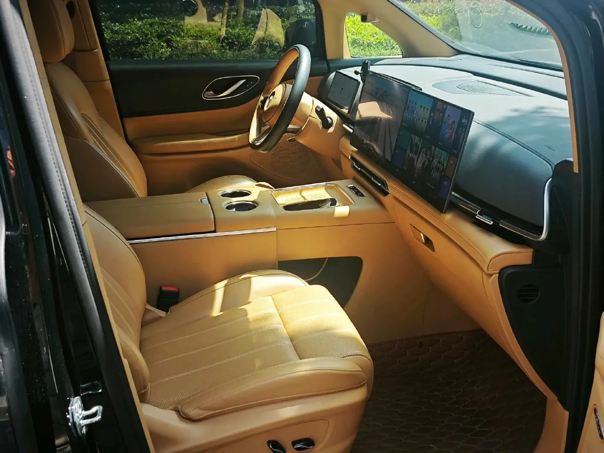 2025 Voyah Dream BEV 108.7KWH,autocango,china used car exporter,china ev exporter,chinese used car exporter,chinese used ev exporter