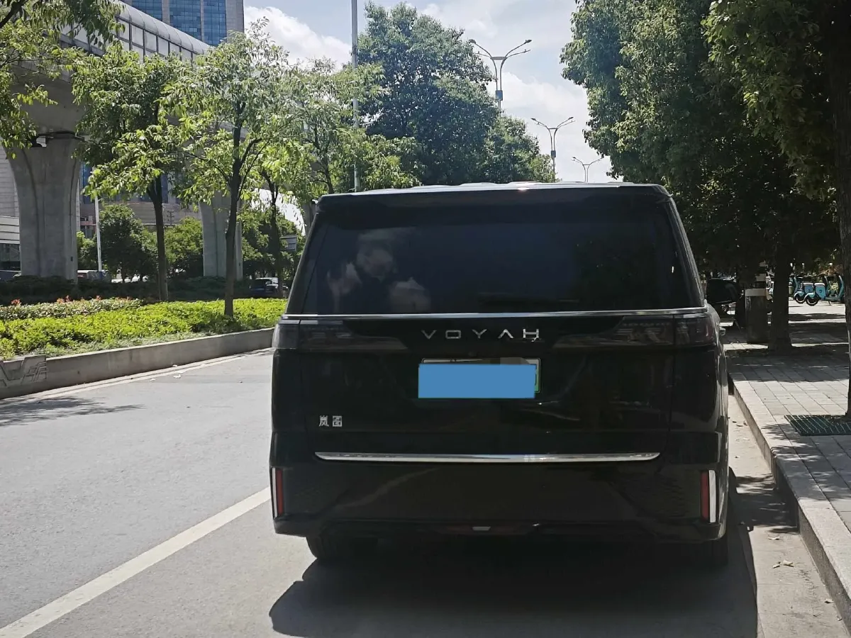 2025 Voyah Dream BEV 108.7KWH,autocango,china used car exporter,china ev exporter,chinese used car exporter,chinese used ev exporter