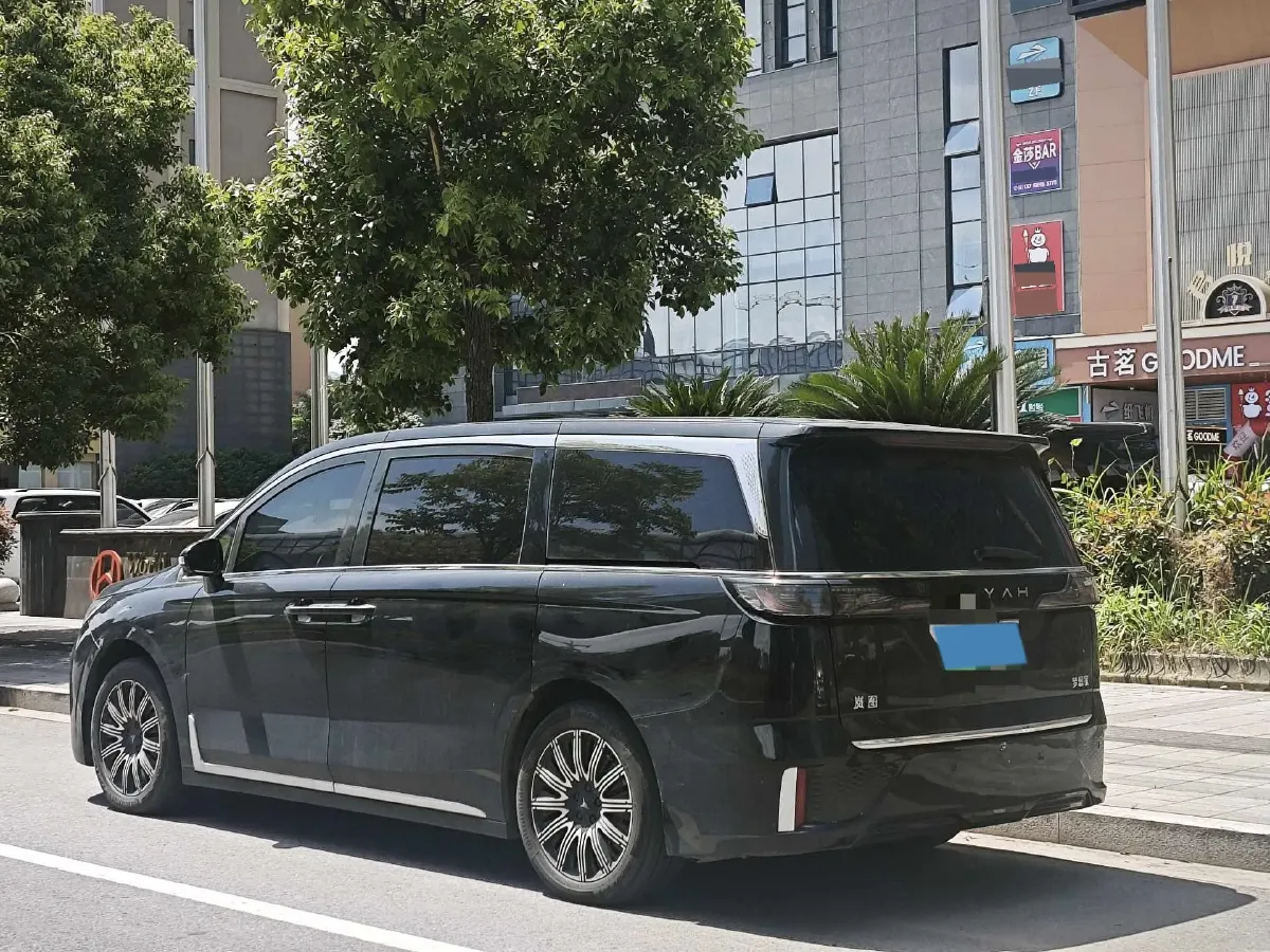 2025 Voyah Dream BEV 108.7KWH,autocango,china used car exporter,china ev exporter,chinese used car exporter,chinese used ev exporter
