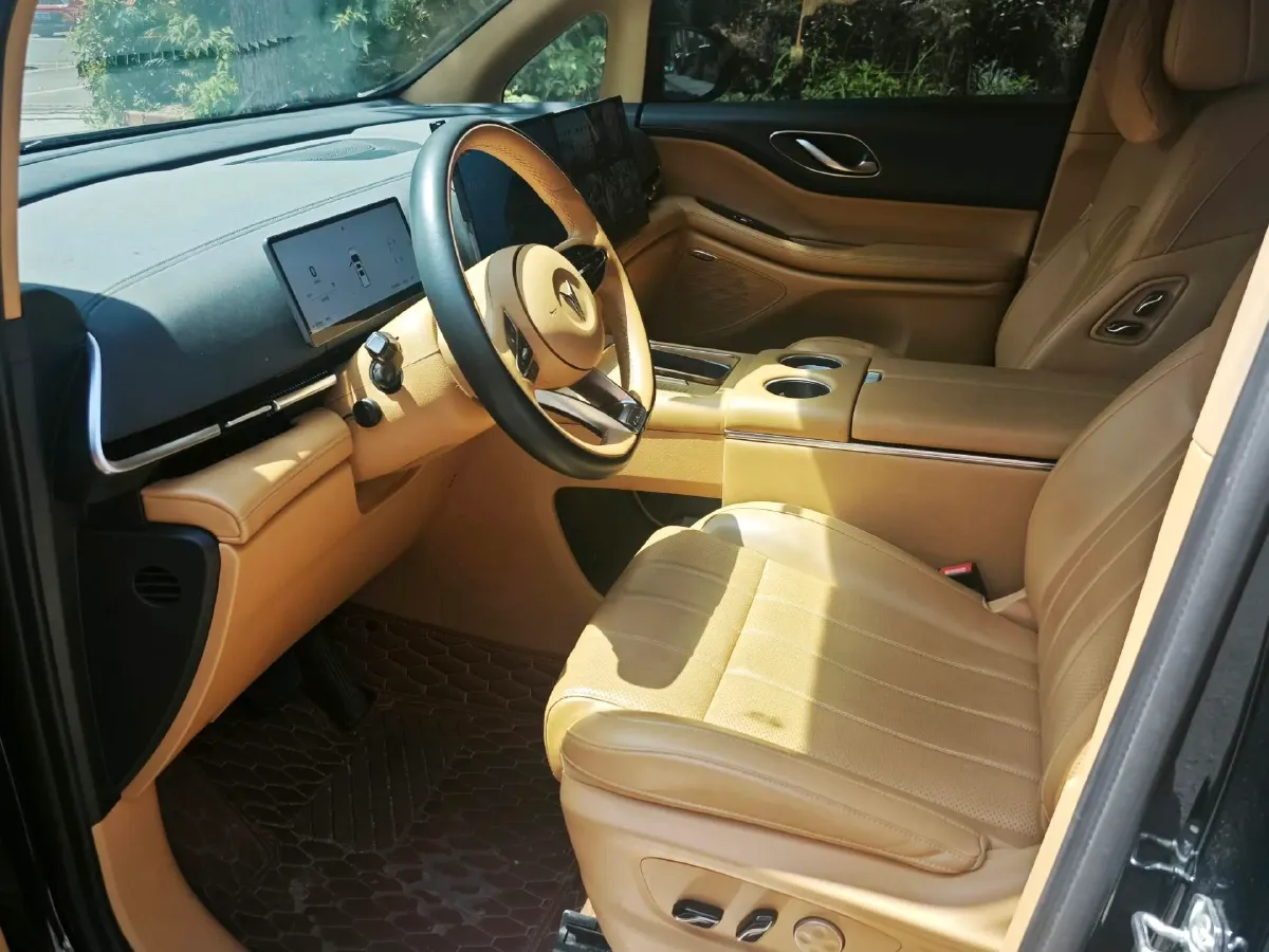 2025 Voyah Dream BEV 108.7KWH,autocango,china used car exporter,china ev exporter,chinese used car exporter,chinese used ev exporter