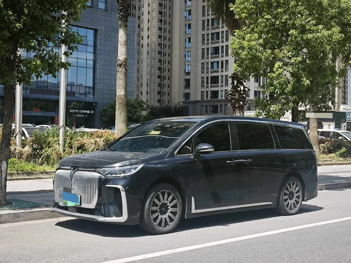 2025 Voyah Dream BEV 108.7KWH,autocango,china used car exporter,china ev exporter,chinese used car exporter,chinese used ev exporter